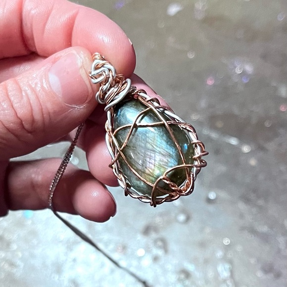 Mesmerizing Mixed Metal Rainbow Labradorite Necklace - Picture 5 of 12